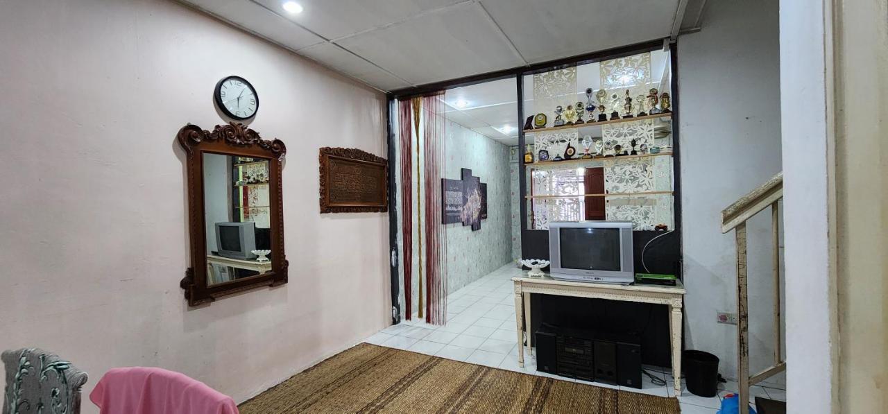 Tatai Kumang Homestay Kuching Esterno foto